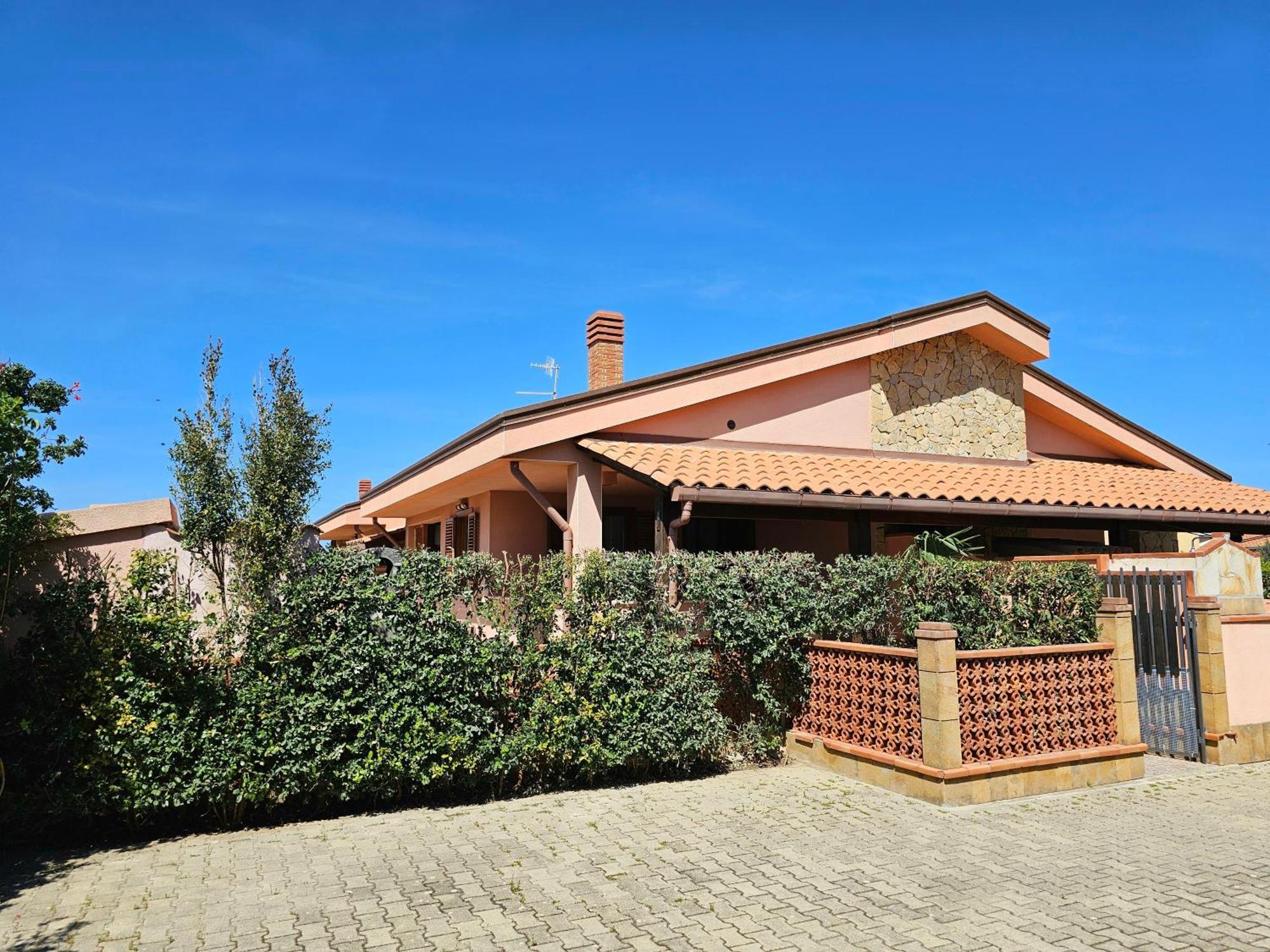 Costa Mediterranea Homes * Campofelice Di Roccella
